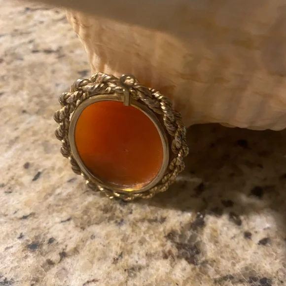 VINTAGE LARGE CAMEO PENDANT 2 x 2 inches. - Picture 3 of 4